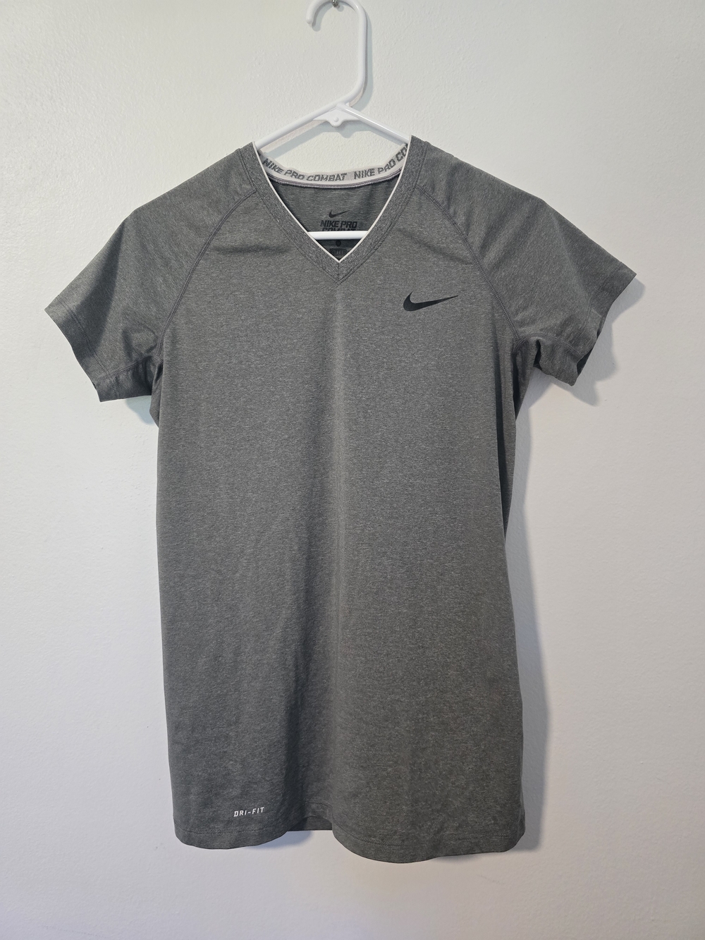 Nike Pro Combat Dri-FIT Women's V-neck T-shirt Medium Fitted Gray